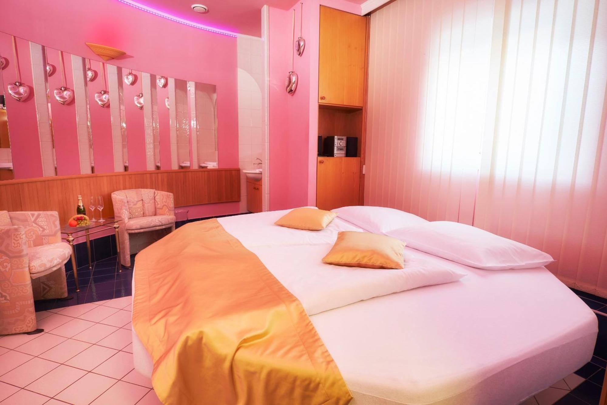Wellness Hotel Eroplán Rožnov pod Radhoštěm Exterior foto