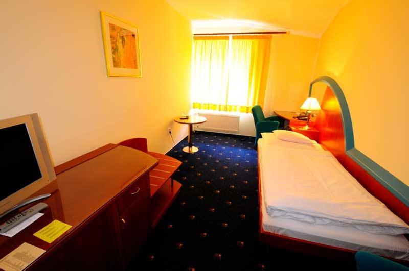 Wellness Hotel Eroplán Rožnov pod Radhoštěm Exterior foto