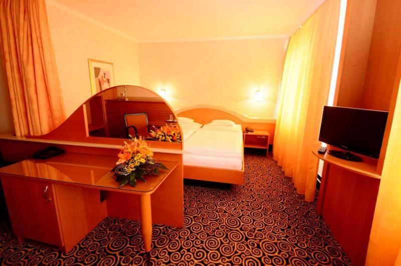 Wellness Hotel Eroplán Rožnov pod Radhoštěm Exterior foto